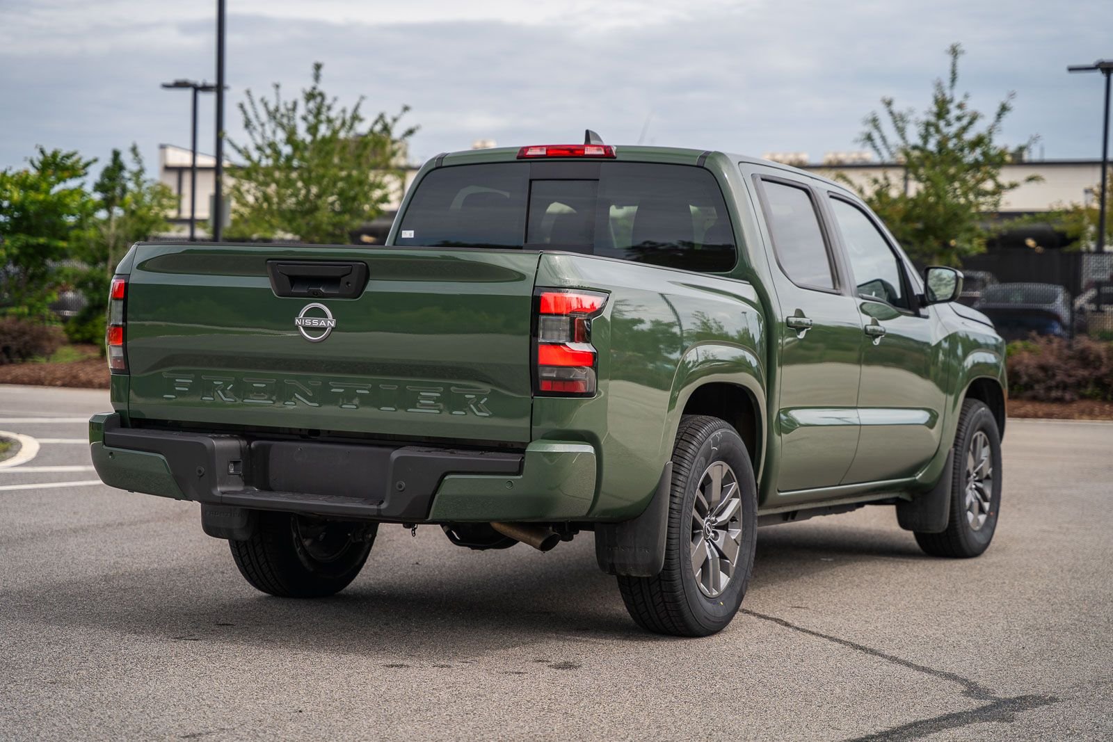 Used 2025 Green Nissan SV image 7