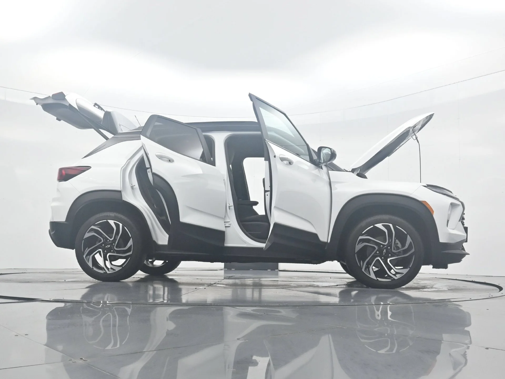 Used 2024 White Chevrolet RS image 43