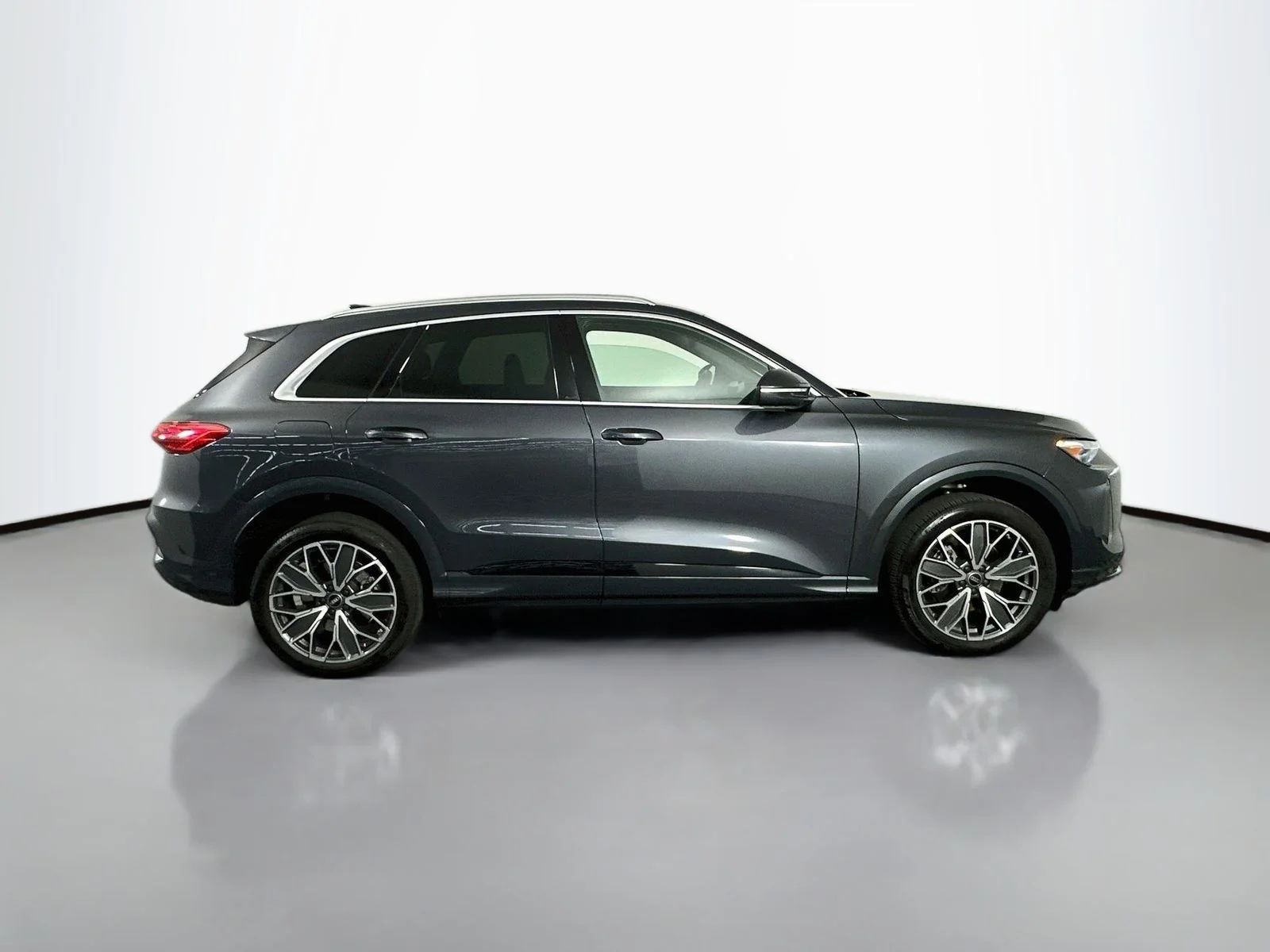 Used 2025 Tambora Gray Metallic Audi 2.0T Premium Plus Adaptive Cruise Vented Seats image 8