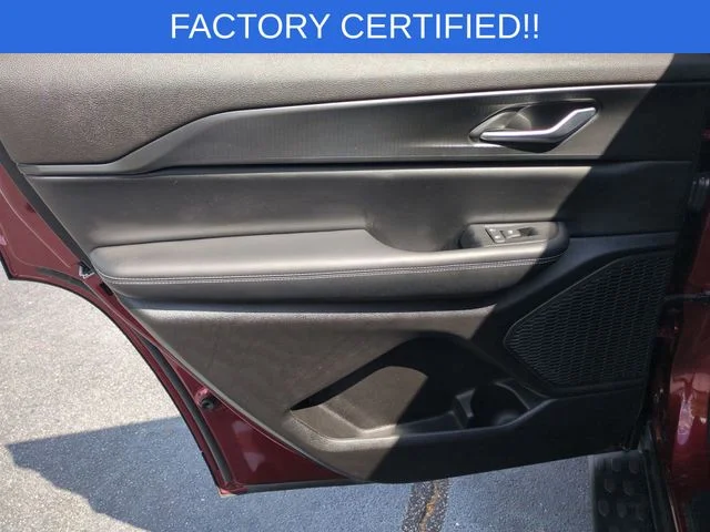 Used 2023 Red Jeep Altitude image 27