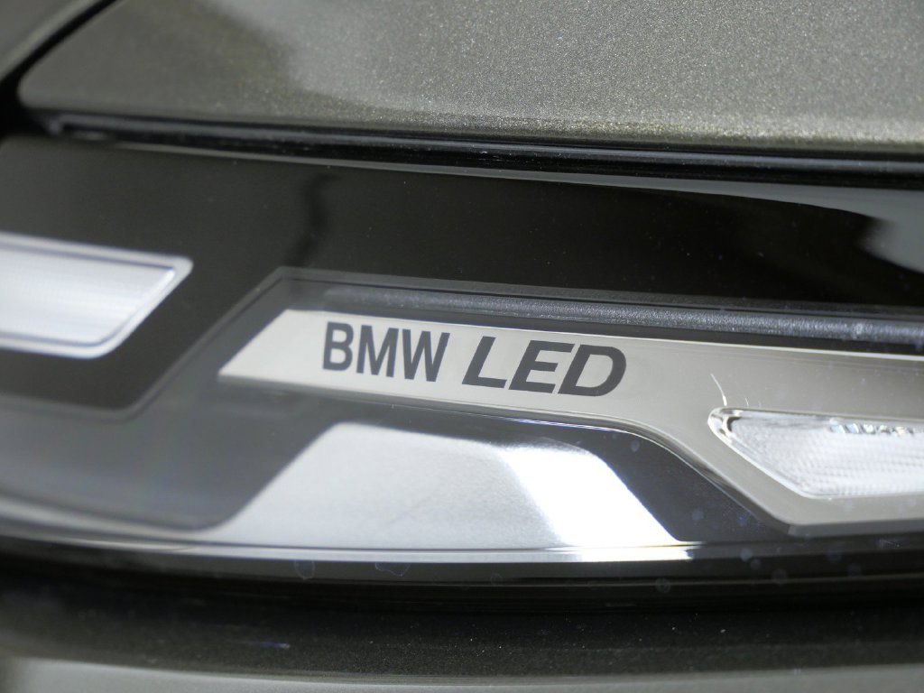 New 2027 Manhattan Green Metallic BMW xDrive40i image 4