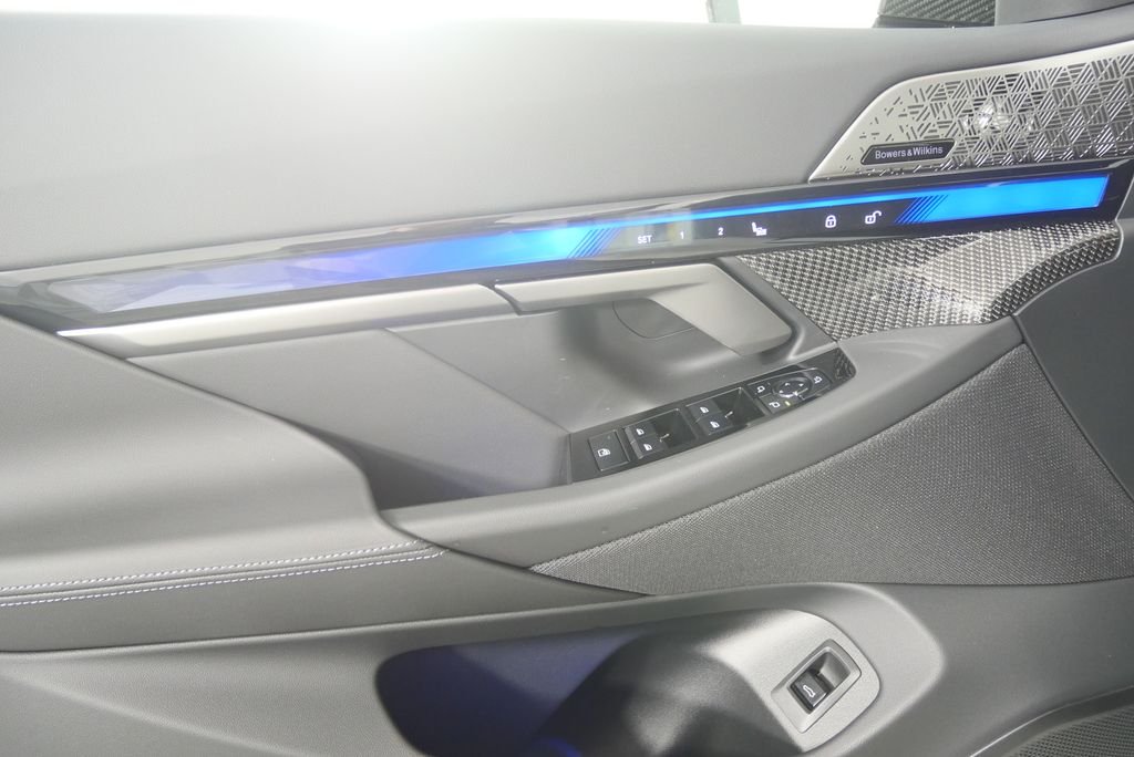 New 2027 Alpine White BMW Base image 8