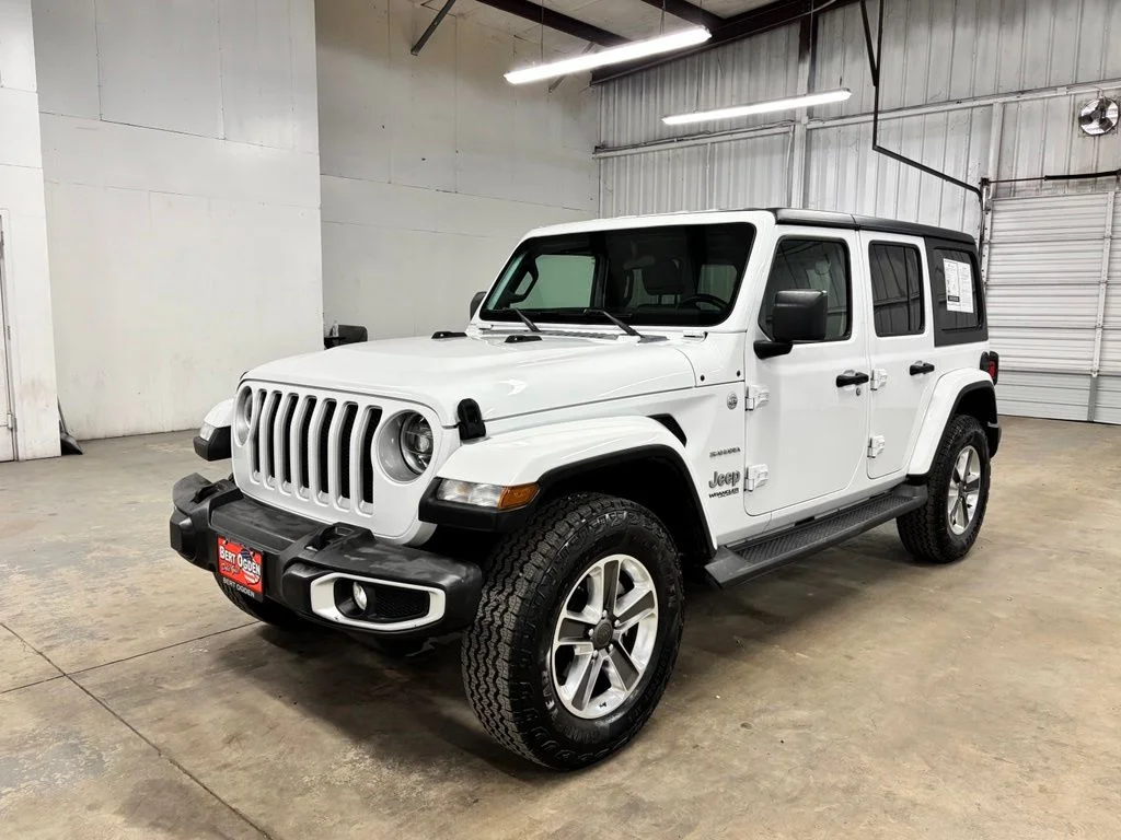Used 2021 White Jeep Unlimited Sahara image 3
