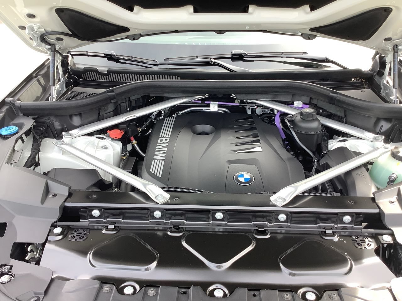 New 2026 Mineral White Metallic BMW sDrive40i image 38