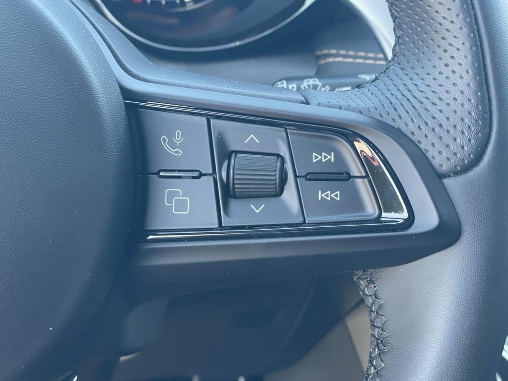 Used 2025 Black Alfa Romeo Base image 9