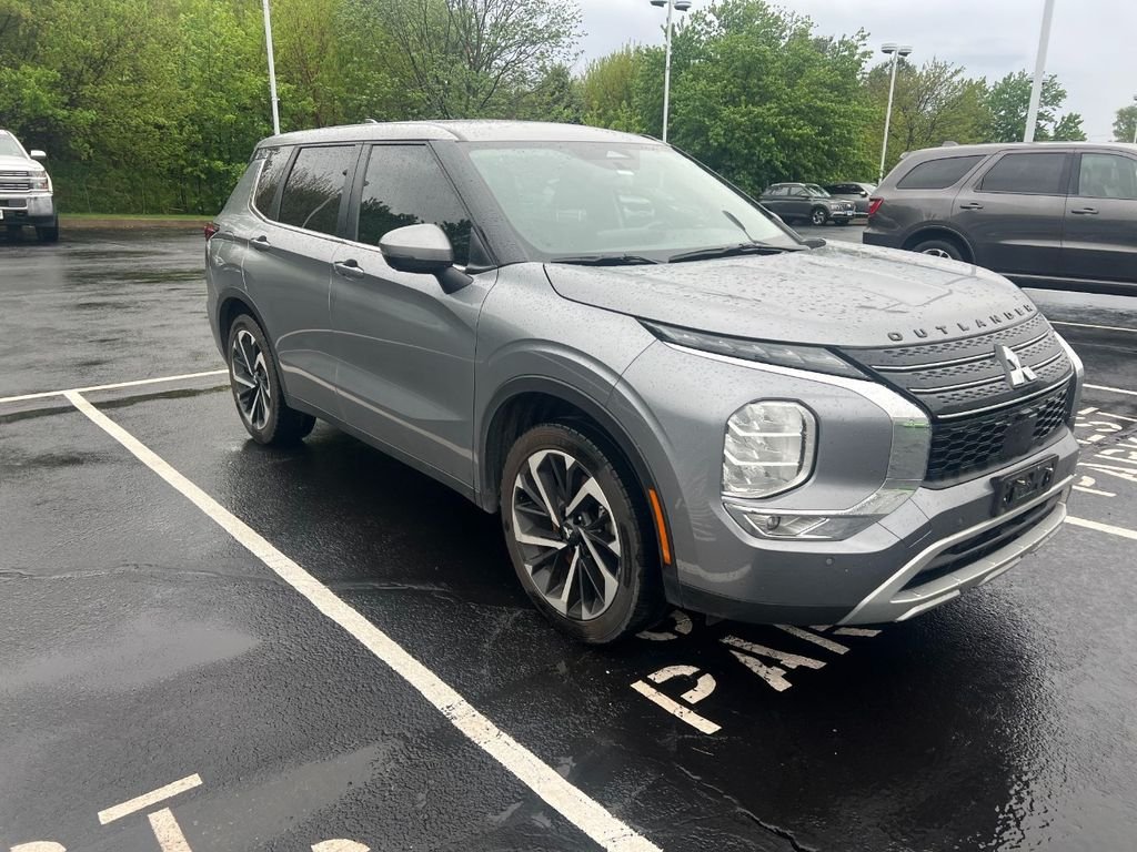 2022 Mitsubishi Outlander SE FWD's photo