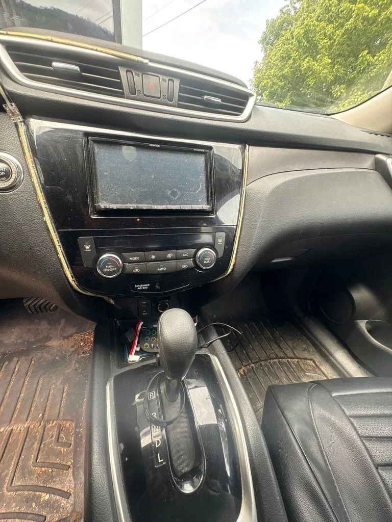 Used 2014 Black Nissan SV image 11