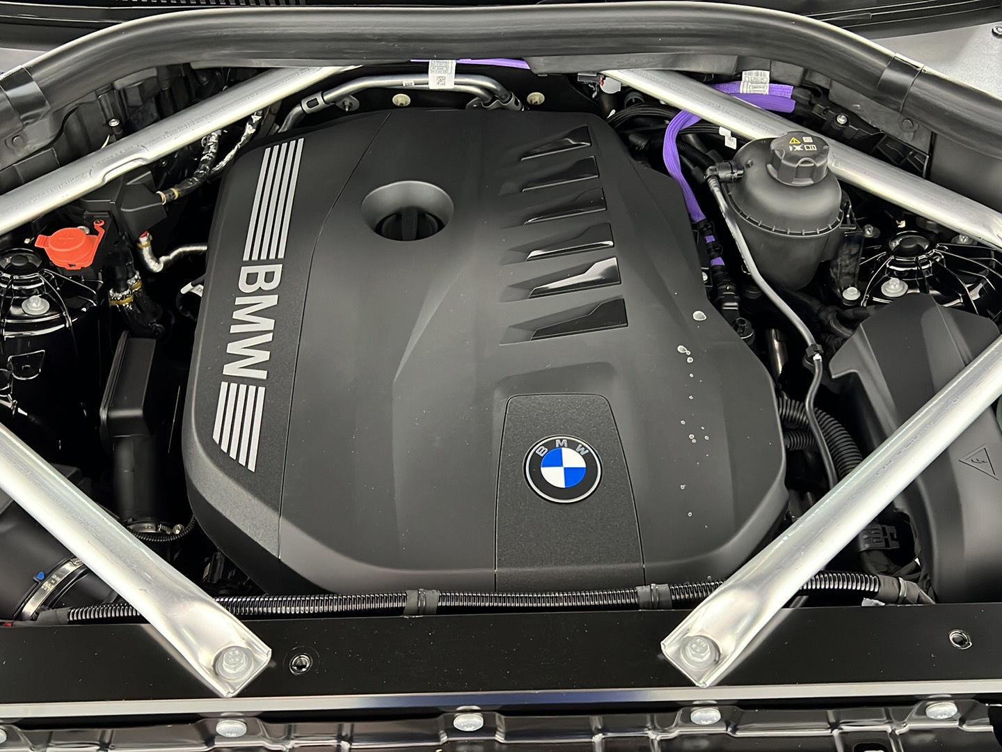 New 2026 Black Sapphire Metallic BMW xDrive40i image 28