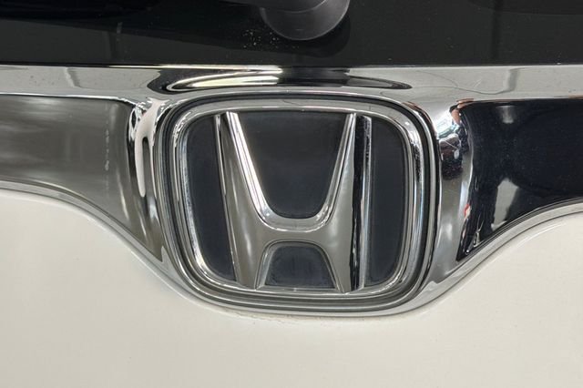 Used 2018 White Diamond Pearl Honda LX image 36