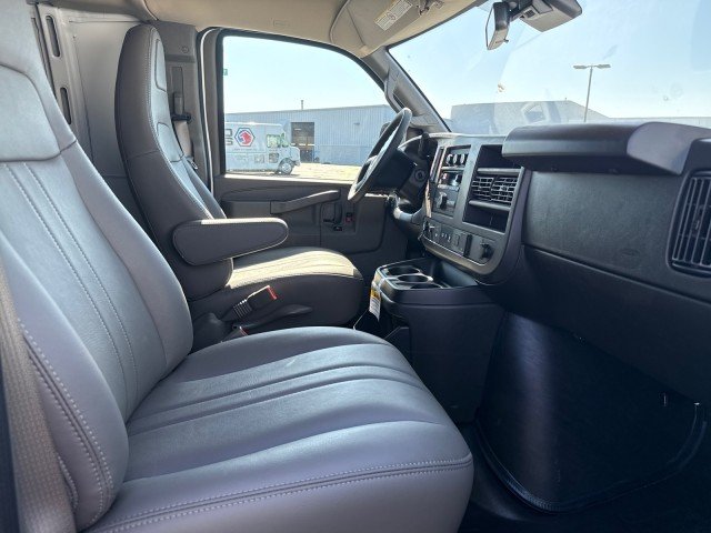 2025 Chevrolet Express Cargo Work Van - Photo 18