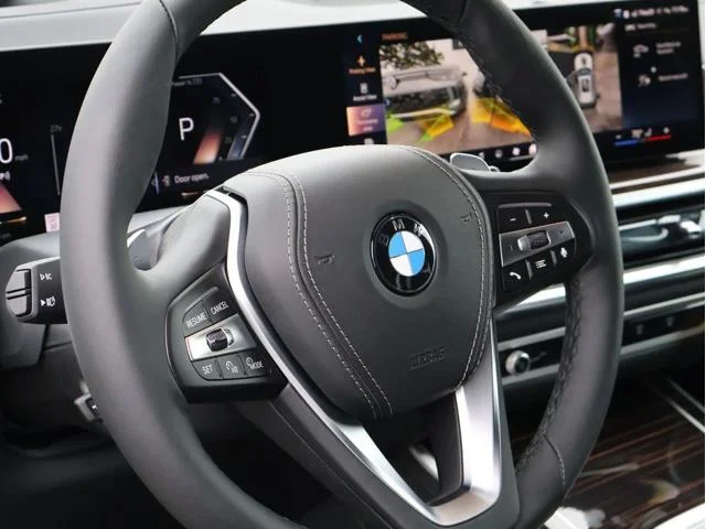 New 2026 Mineral White Metallic BMW xDrive40i image 19