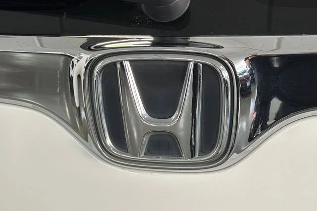 Used 2018 White Diamond Pearl Honda LX image 36