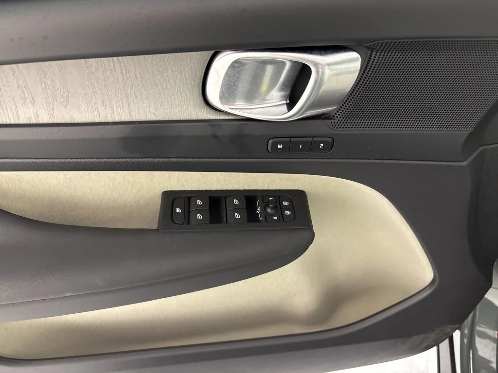 New 2026 Forest Lake Volvo Plus image 25