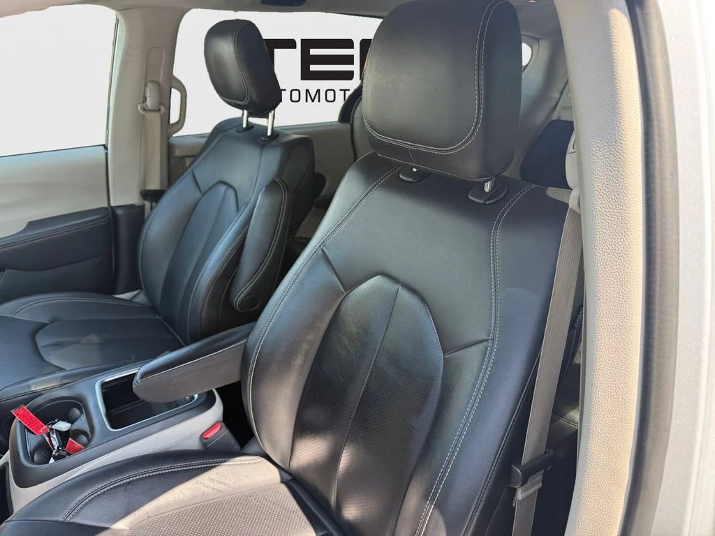 Used 2024 Silver Chrysler Touring L image 24