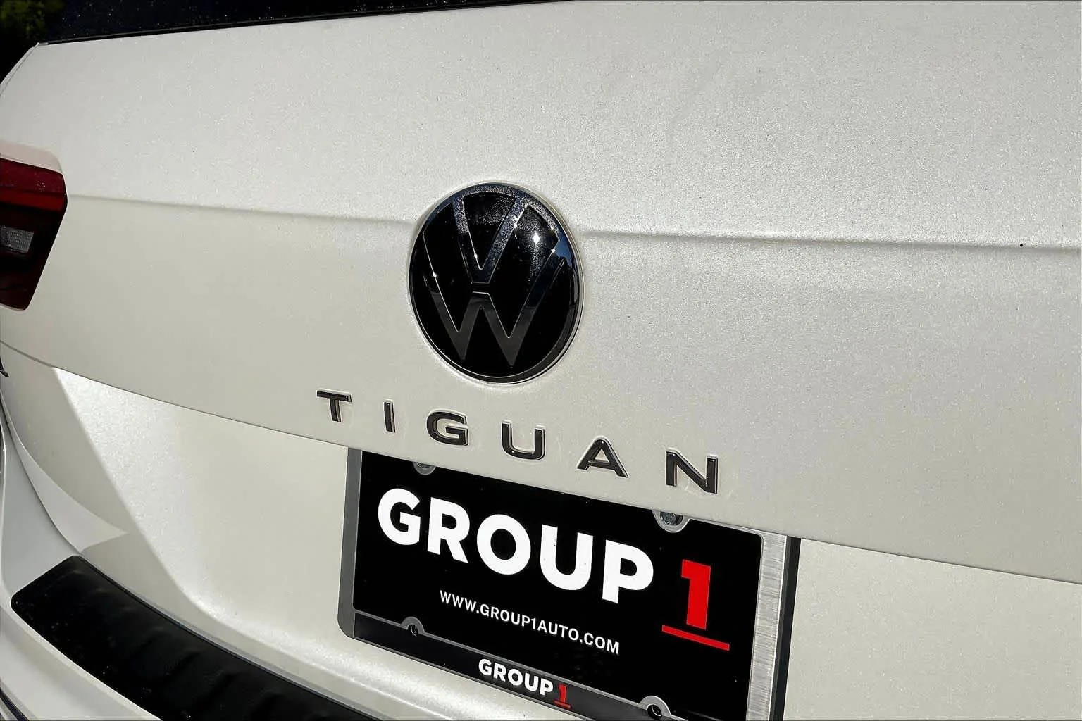 Used 2022 Oryx White Pearl Volkswagen SEL R-Line image 10