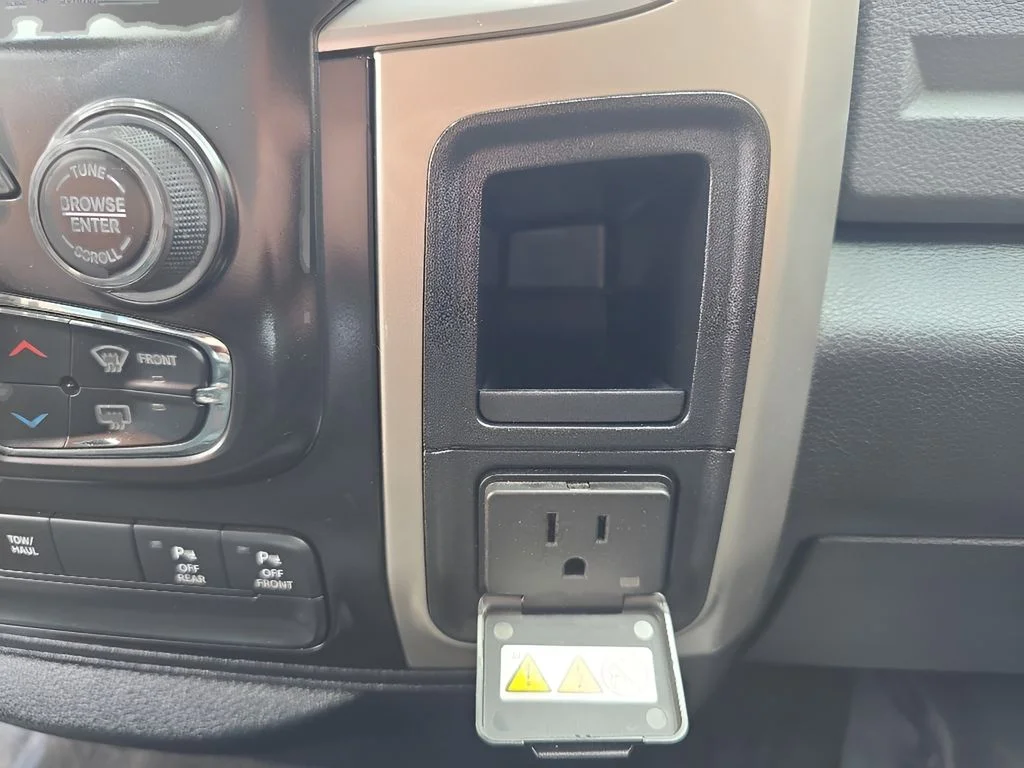 Used 2018 Red Ram SLT image 23