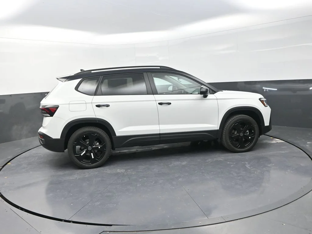 2026 Volkswagen Taos SE Black - Photo 12