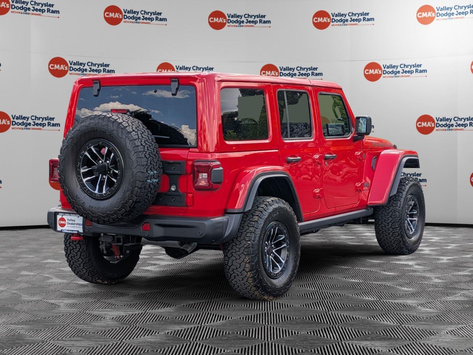 New 2026 Firecracker Red Clear-Coat Exterior Paint Jeep Rubicon X image 5