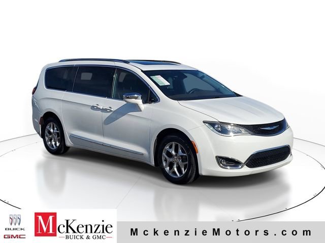 2019 Chrysler Pacifica Limited's photo