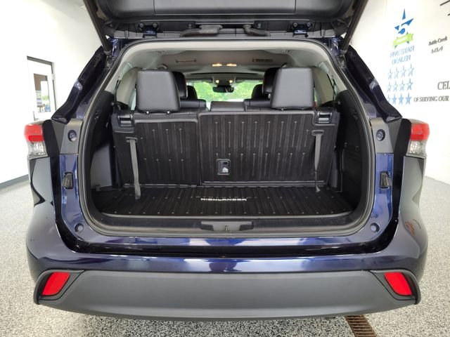 Certified Used 2022  Toyota XLE image 25