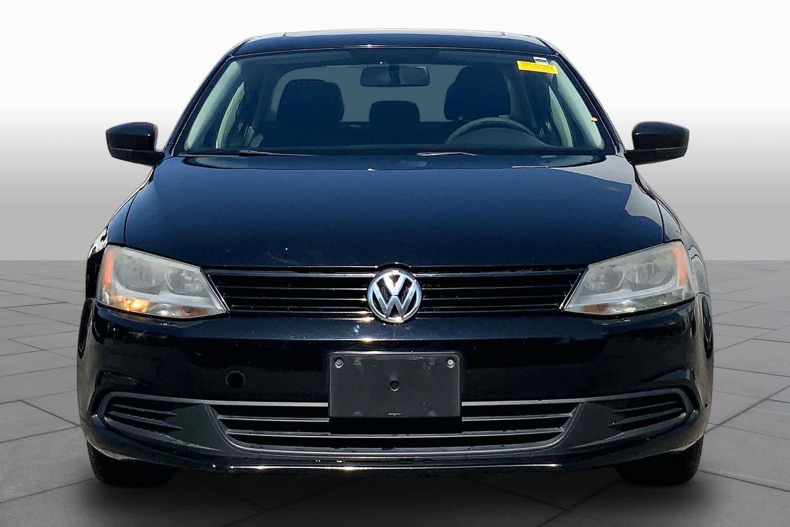 Used 2012 Candy White Volkswagen Base image 3