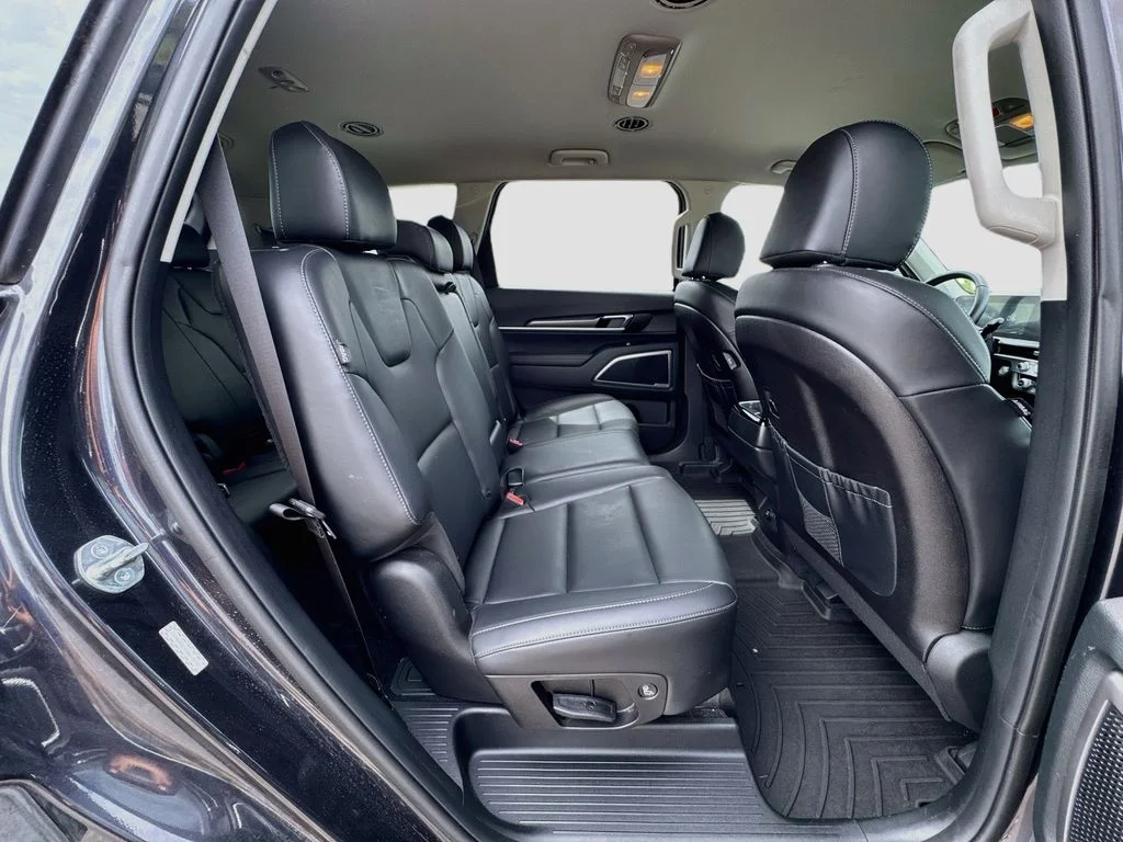 Certified Used 2025 Gray Kia LX image 29