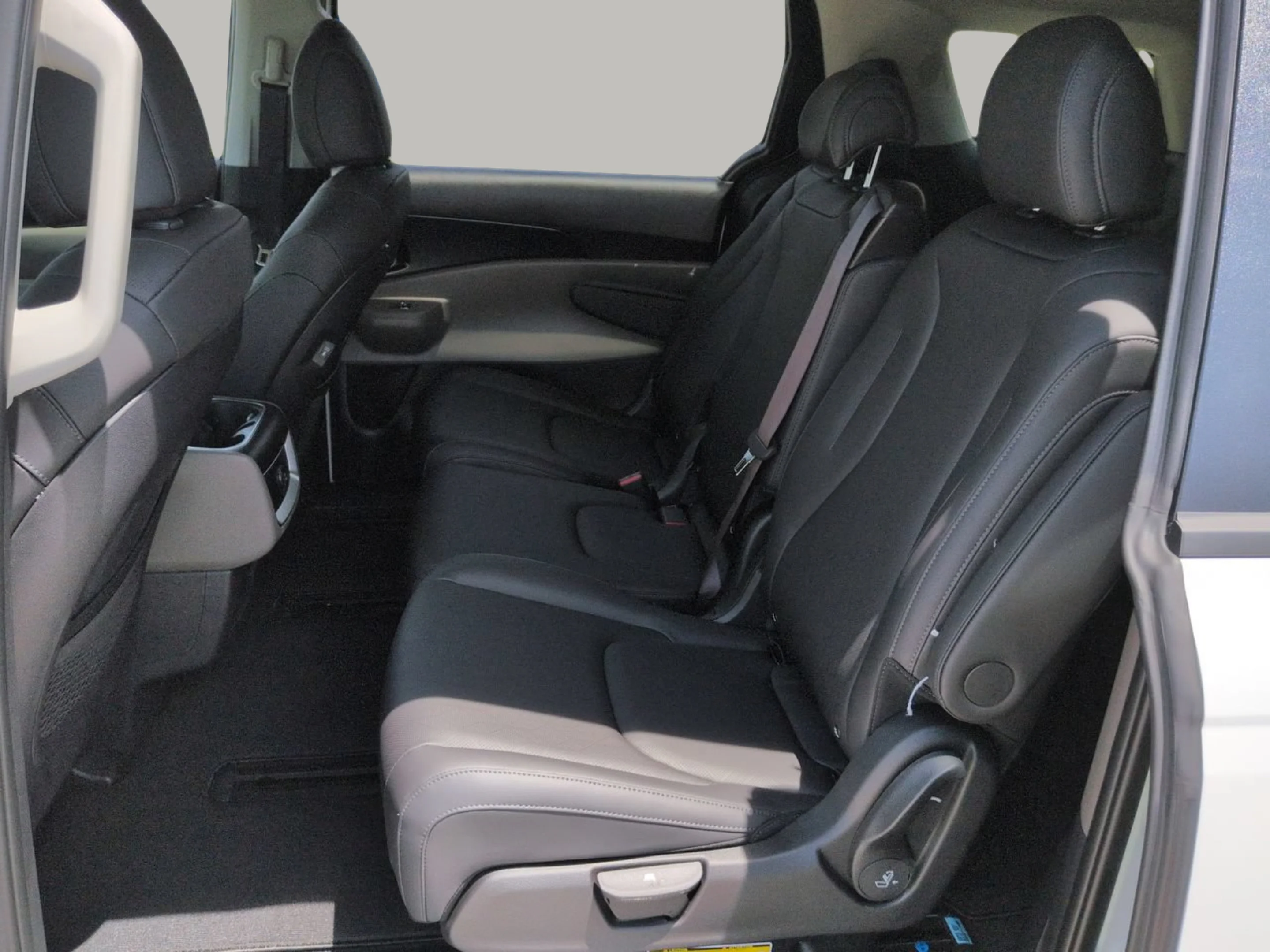New 2027 Snow White Pearl Kia LXS image 18