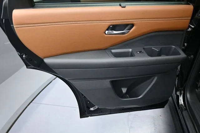 New 2026 Super Black Nissan Platinum image 10