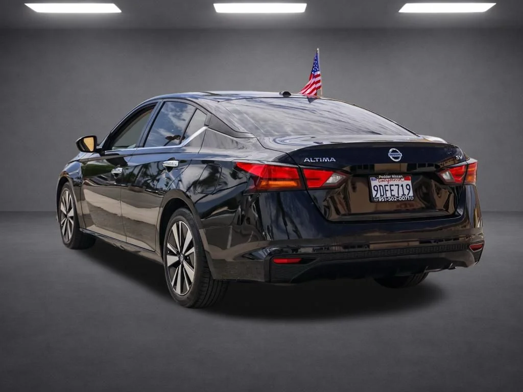 Used 2021 Black Nissan 2.5 SV image 5