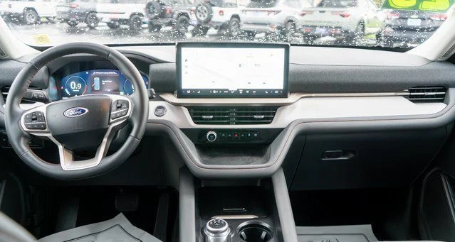 2025 Ford Explorer Active - Photo 15