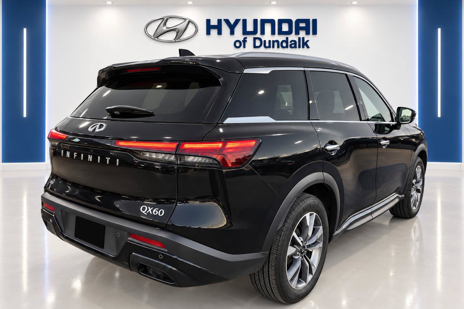 Used 2024 Black INFINITI LUXE image 4