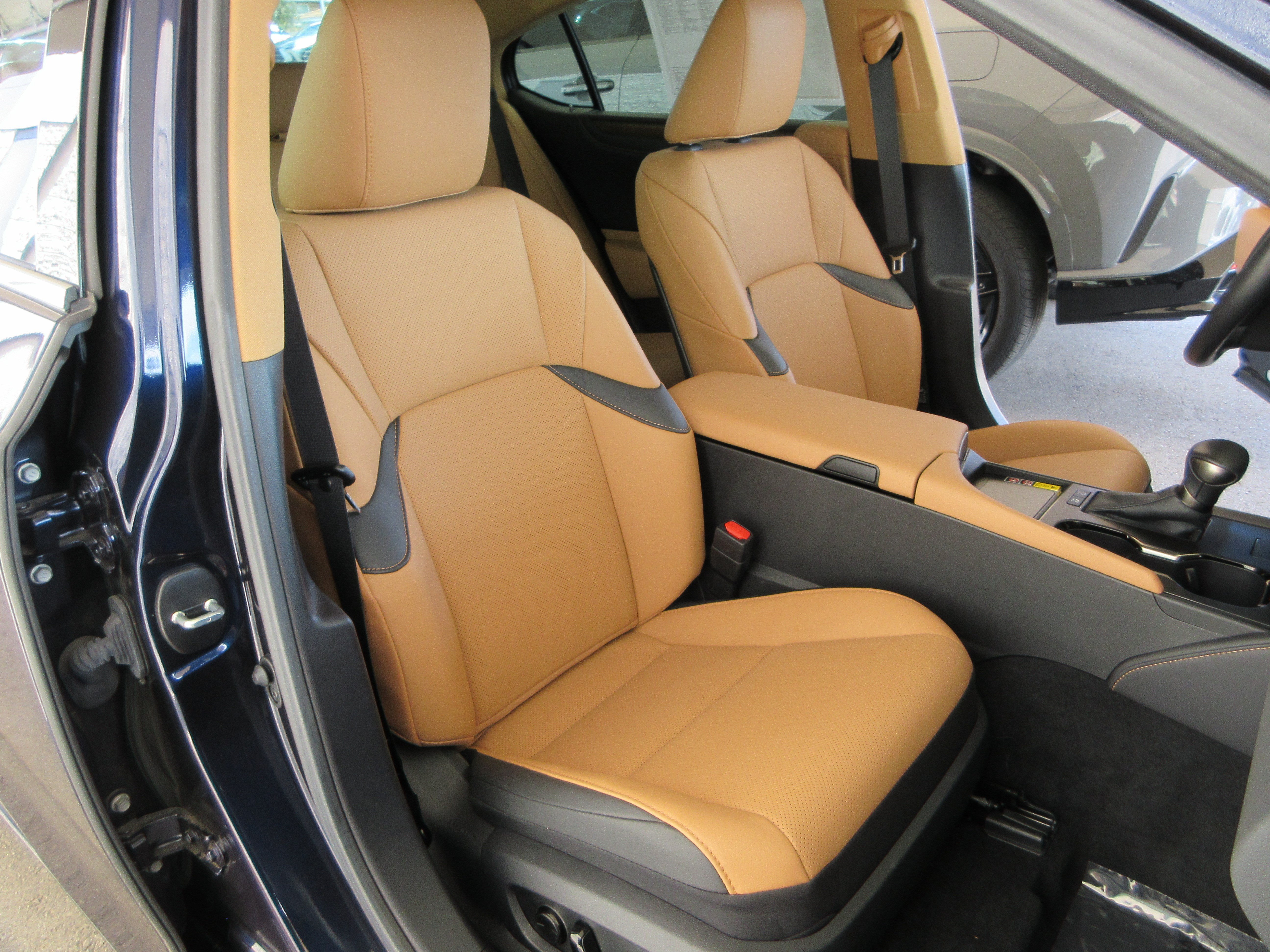 Used 2025 Nightfall Mica Lexus 300h image 24