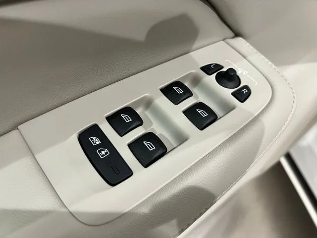 Used 2024 White Volvo B5 Plus Dark Theme image 11