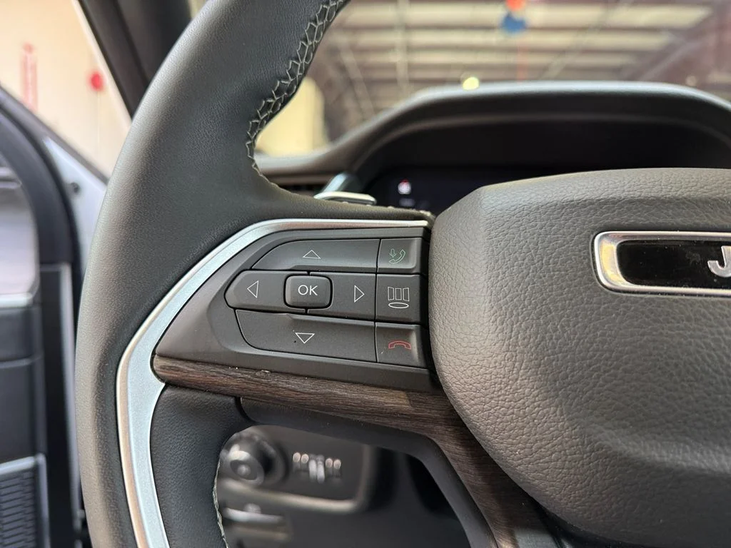 Used 2025 White Jeep 4xe image 24