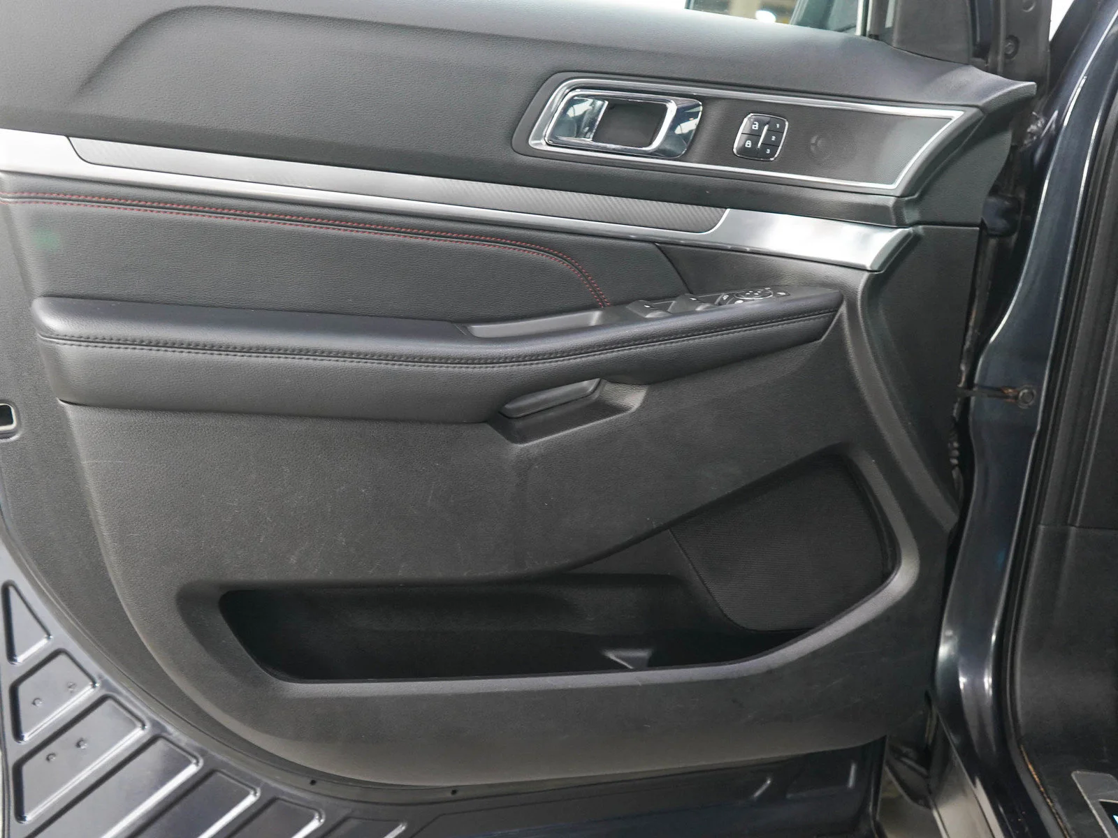 Used 2017 Quartz Metallic Ford Sport image 20