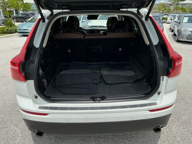 Used 2019 White Volvo T5 Momentum image 12
