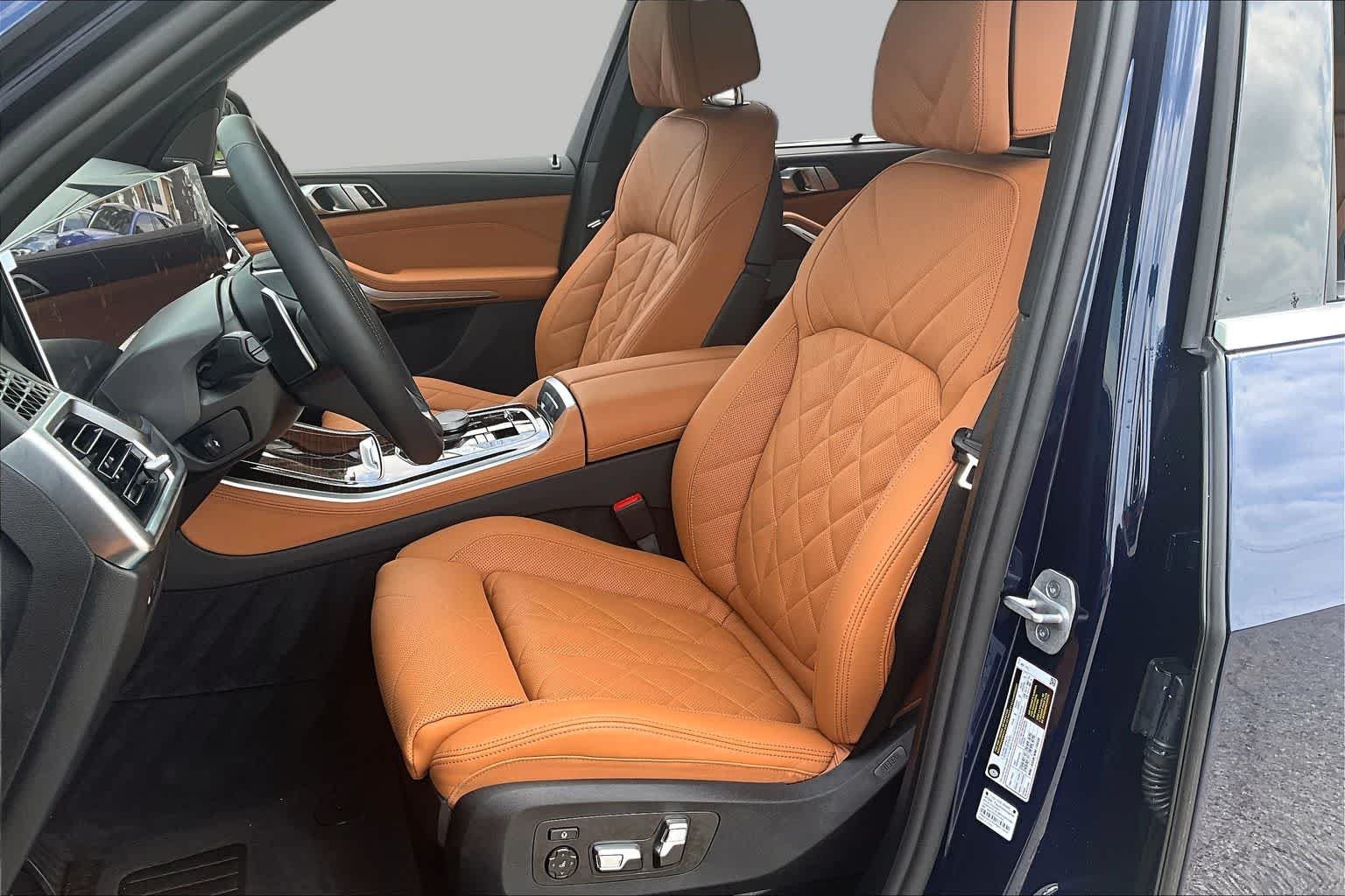 Used 2026 Tanzanite Blue II Metallic BMW sDrive40i image 7