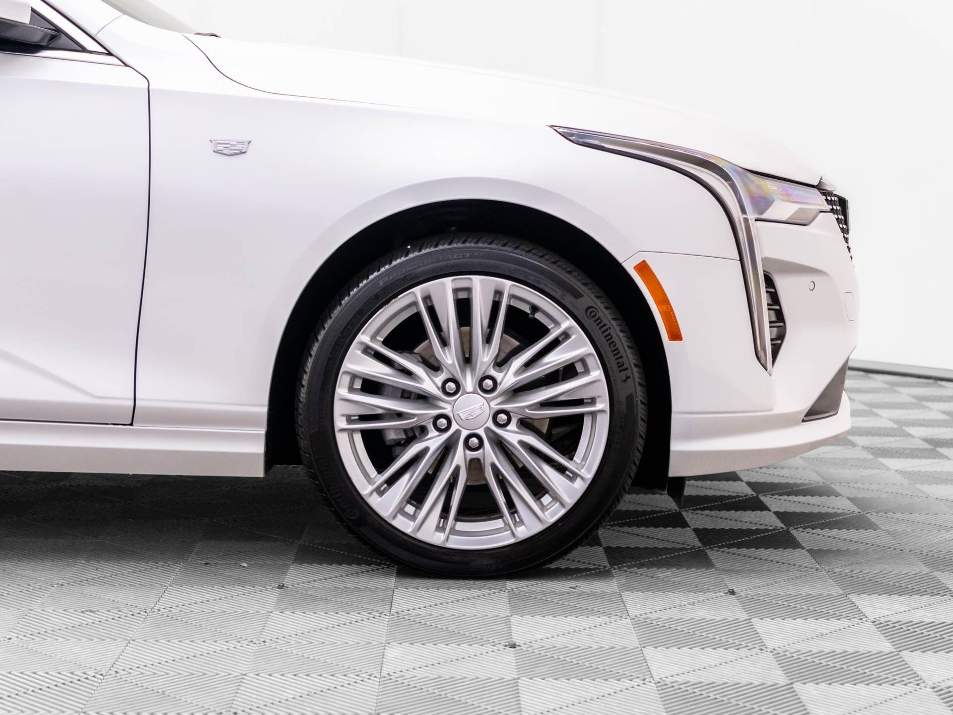 Used 2024 White Cadillac Premium Luxury image 31