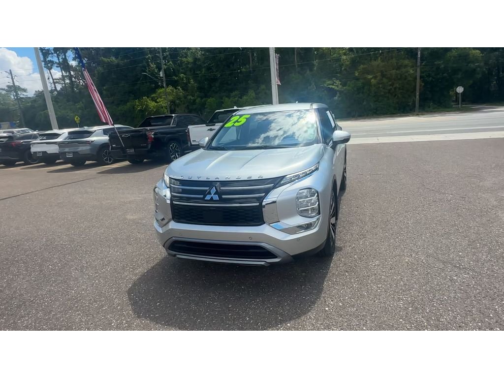 Used 2025 Silver Mitsubishi SE image 7