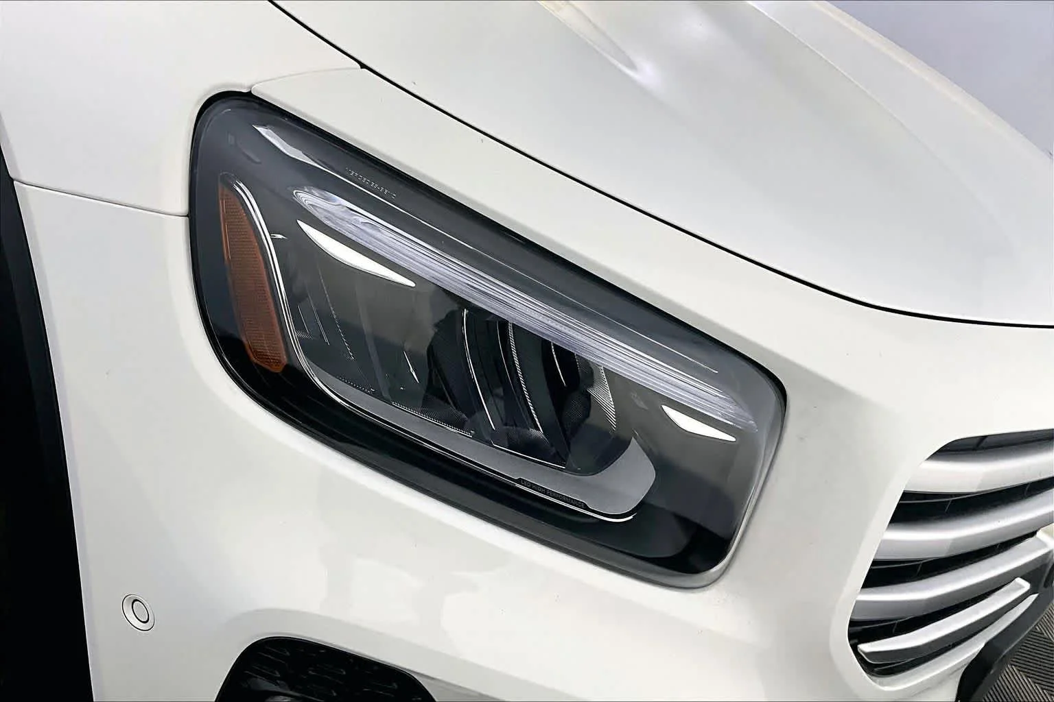 New 2026 Polar White Mercedes-Benz GLB 250 image 16
