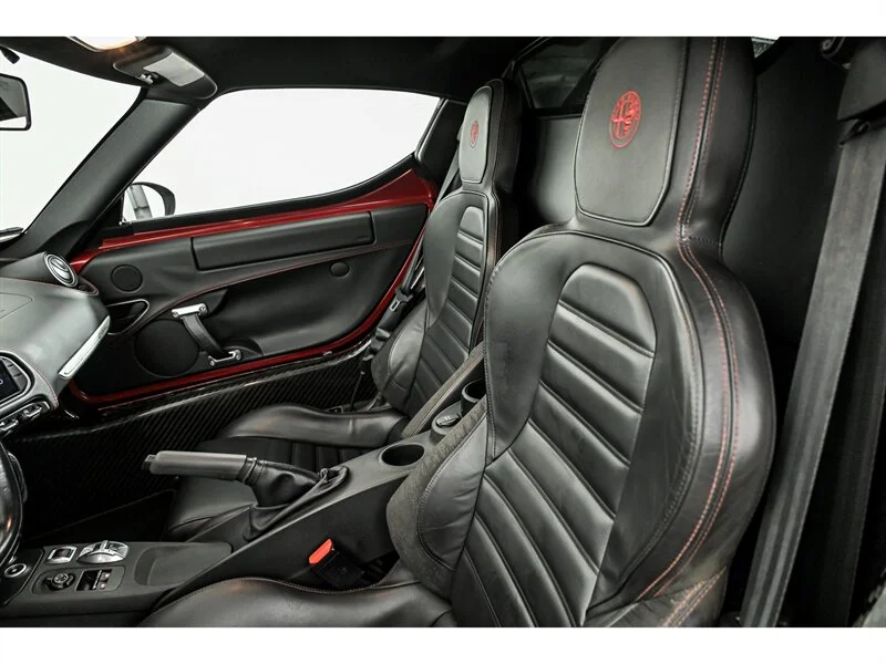 Used 2015 RED Alfa Romeo  image 16