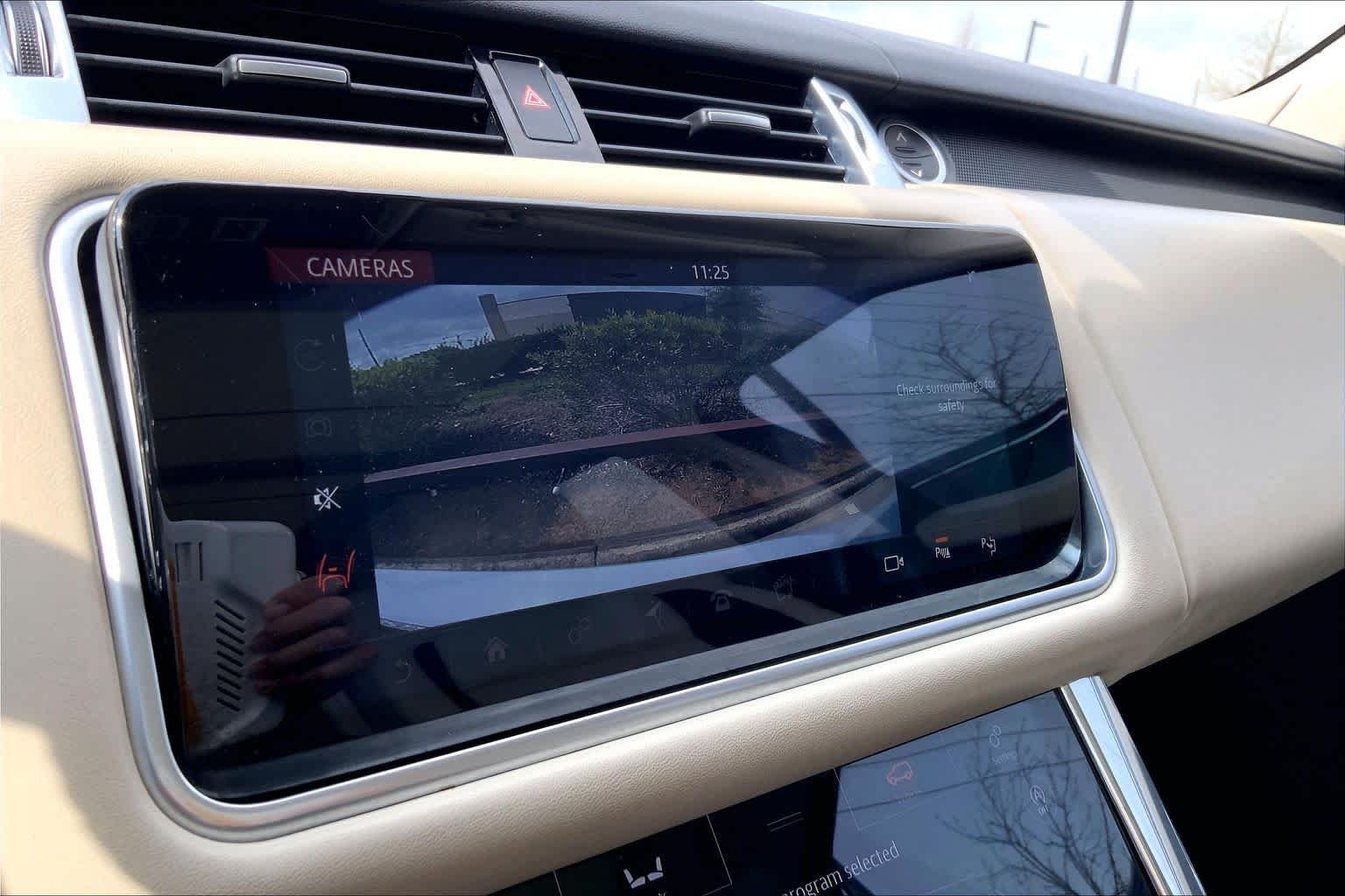 Used 2019 Meribel White Pearl Land Rover Dynamic image 27