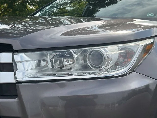 Used 2019 Gray Toyota LE image 10