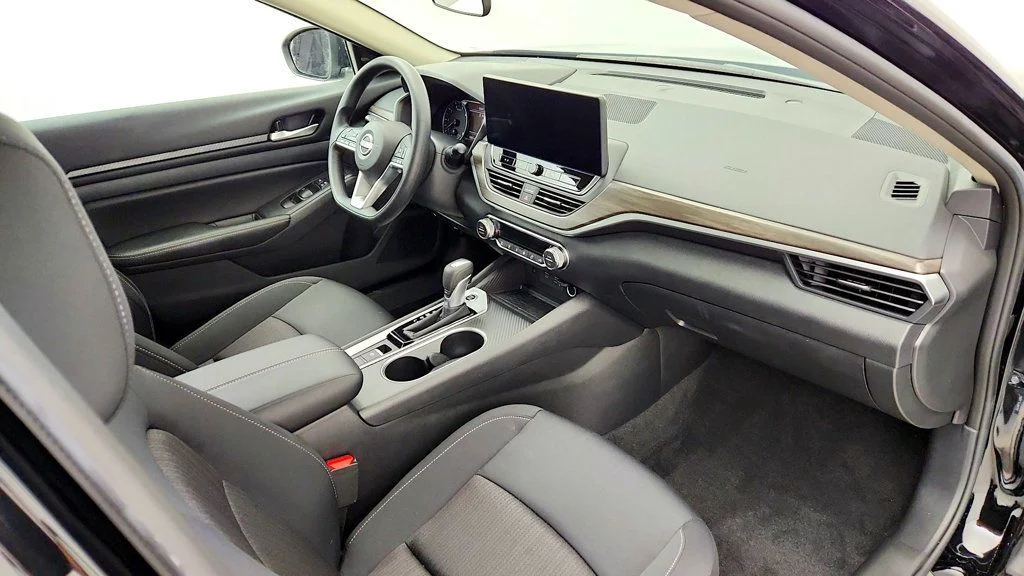 Used 2025 Super Black Nissan SV AWD w/ Special Edition Package image 25