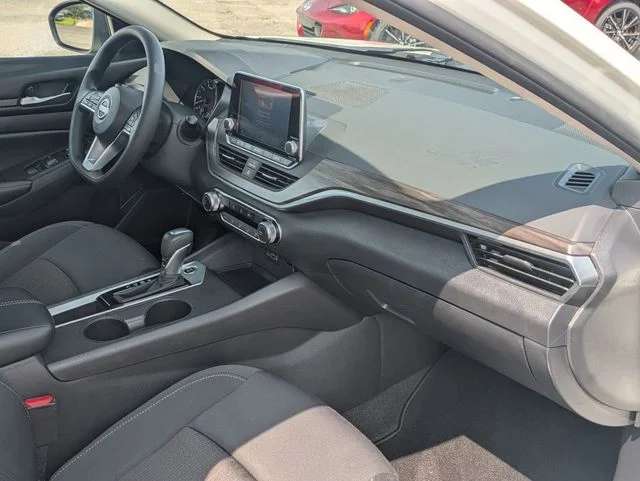 Used 2025 White Nissan 2.5 SV image 29