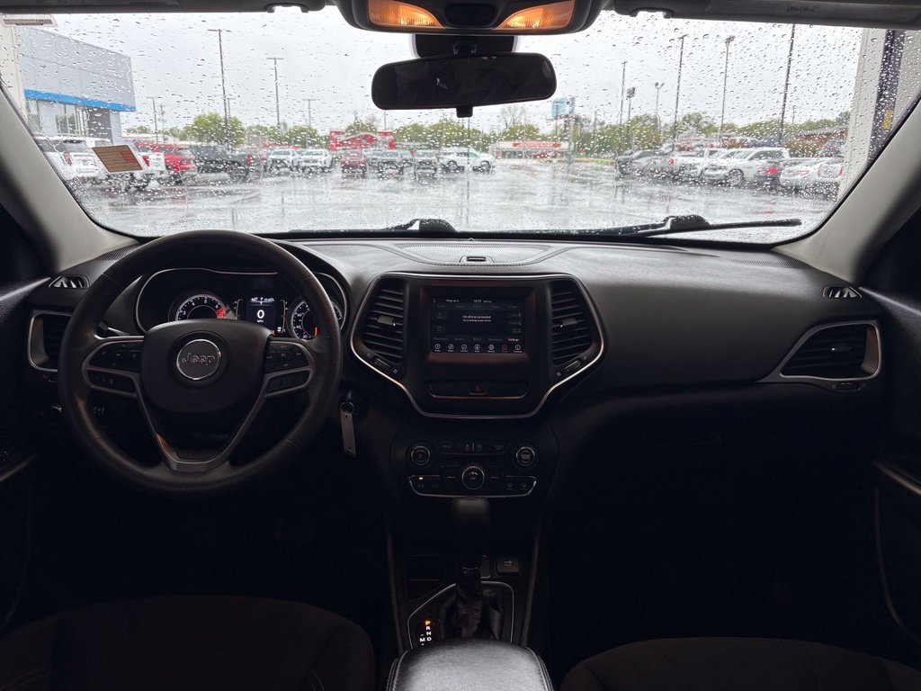 Used 2020 White Jeep Latitude image 32