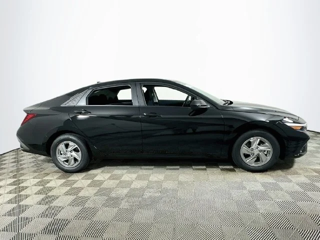 New 2026 Black Hyundai SE image 2