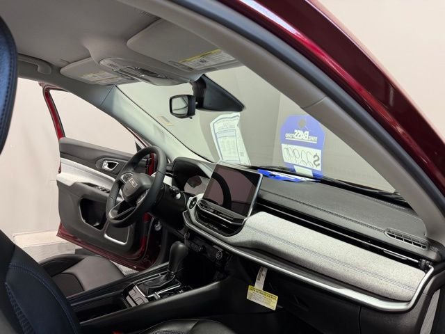 Used 2022 Velvet Jeep Latitude image 25
