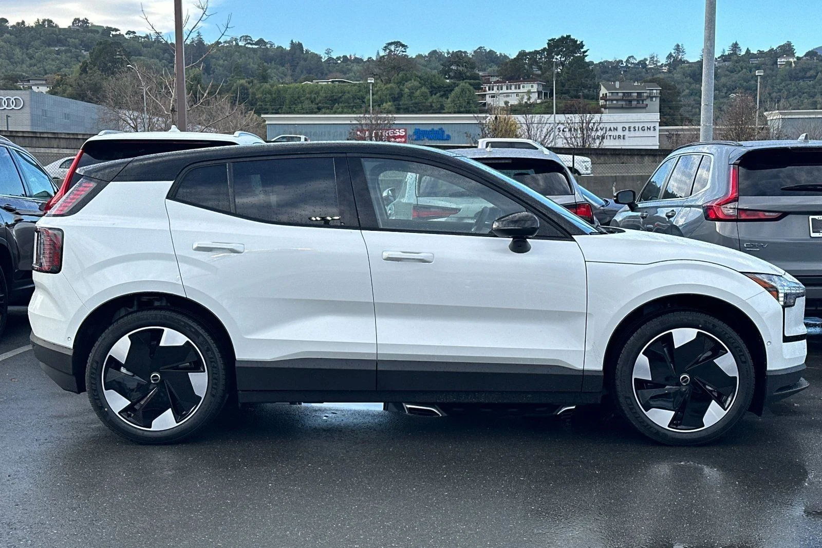 New 2026 White Volvo Twin Motor Performance Ultra image 10