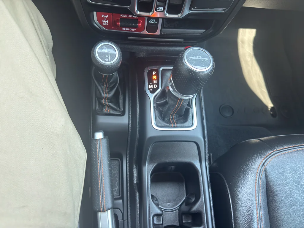 Used 2022 Sting-Gray Clearcoat Jeep Mojave image 36